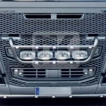 Ανοξείδωτη Μπάρα μάσκας Volvo FH4 στενή PRV203